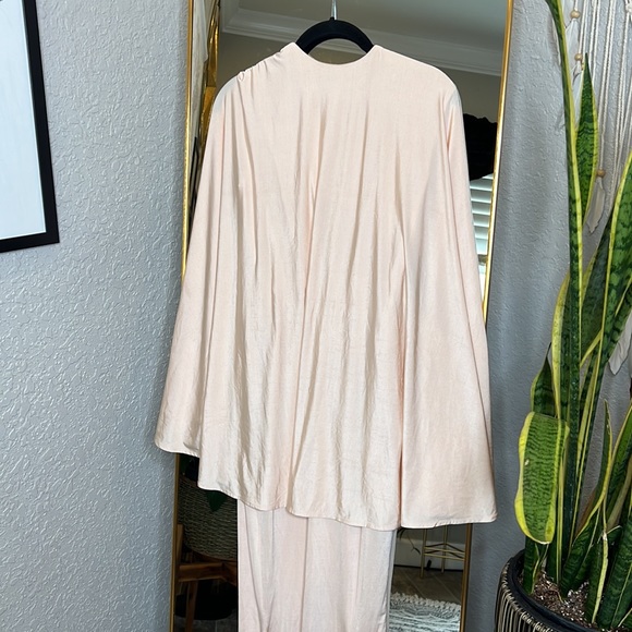 House of CB ‘Naiara’ Blush Cape Gown NWOT - Picture 9 of 10